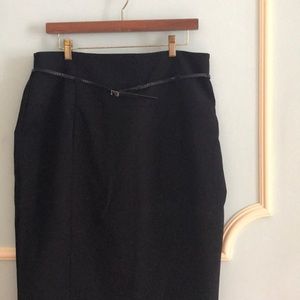 Black high waist pencil skirt with belt